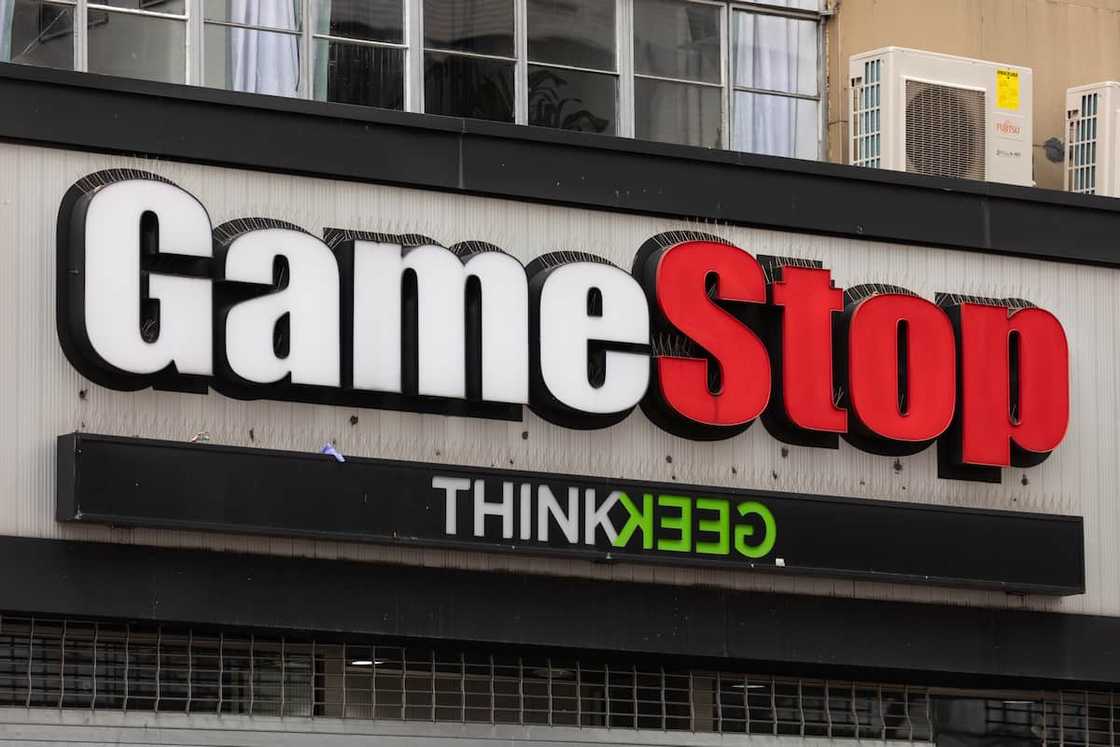 GameStop staff review GameStop staff review