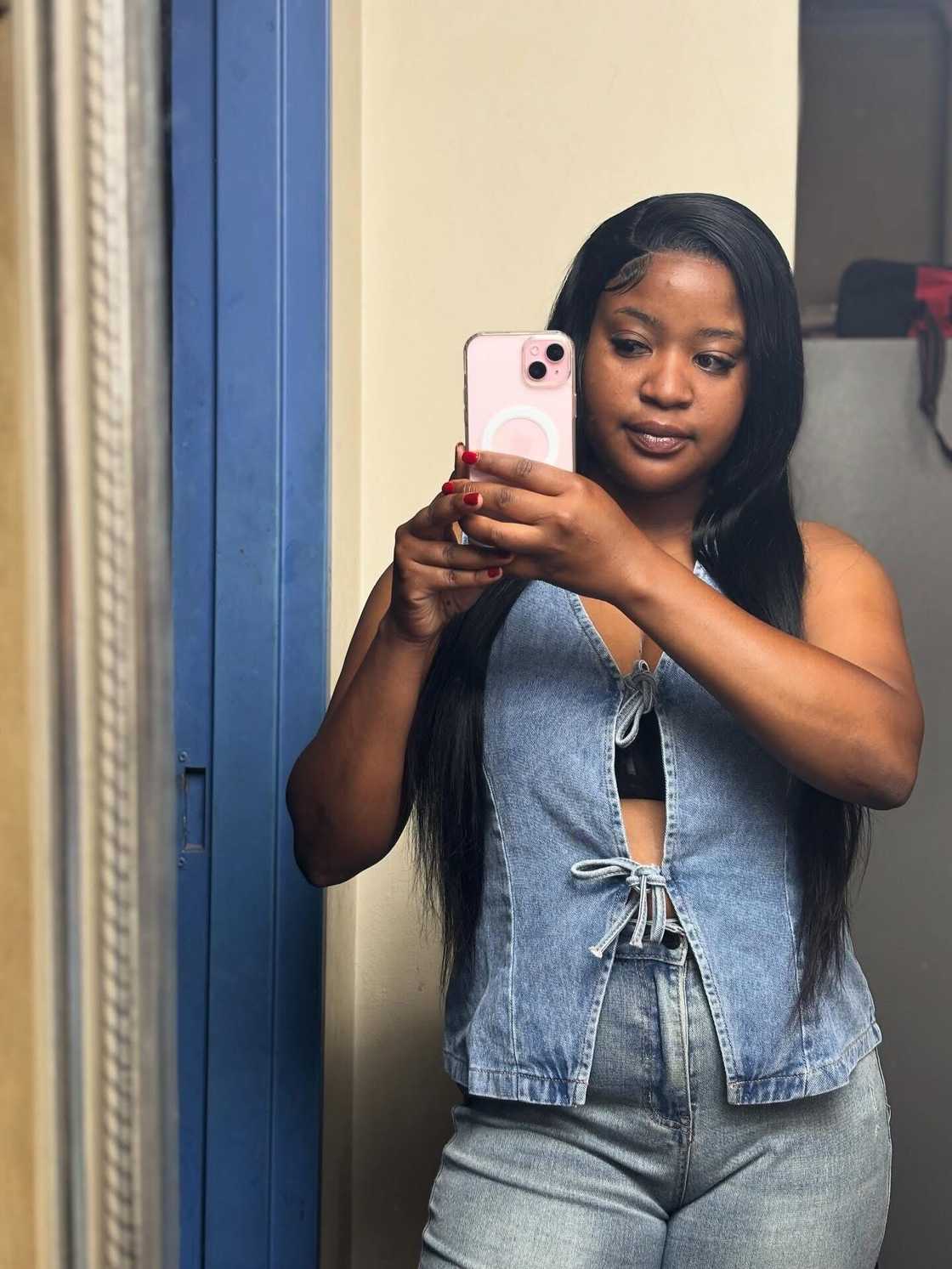 A South African woman filmed the terrifying floods in Kuruman while driving through the streets.