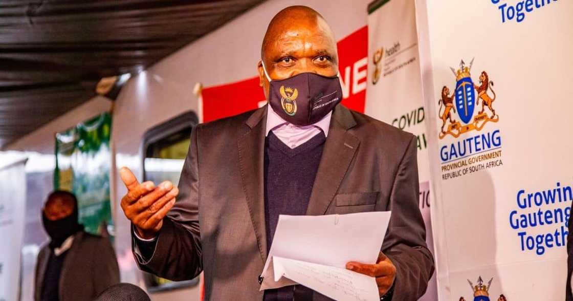 Health Minister, Joe Phaahla, Covid-19 vaccine, 18 to 34, open soon Health Minister, Joe Phaahla, Covid-19 vaccine, 18 to 34, open soon