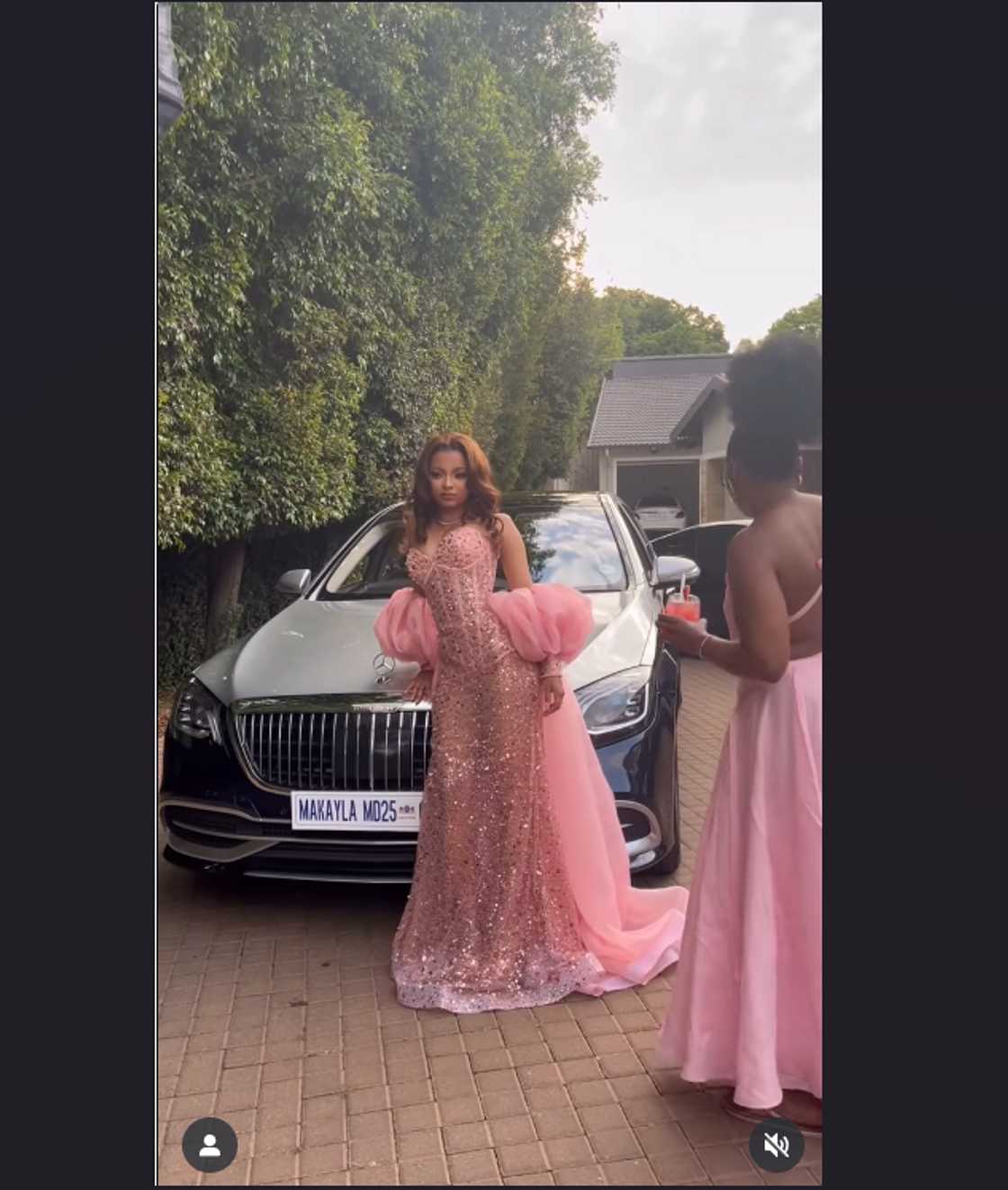 Lerato Mvelase's daughter stunned on her Matric Dance. Lerato Mvelase's daughter stunned on her Matric Dance.