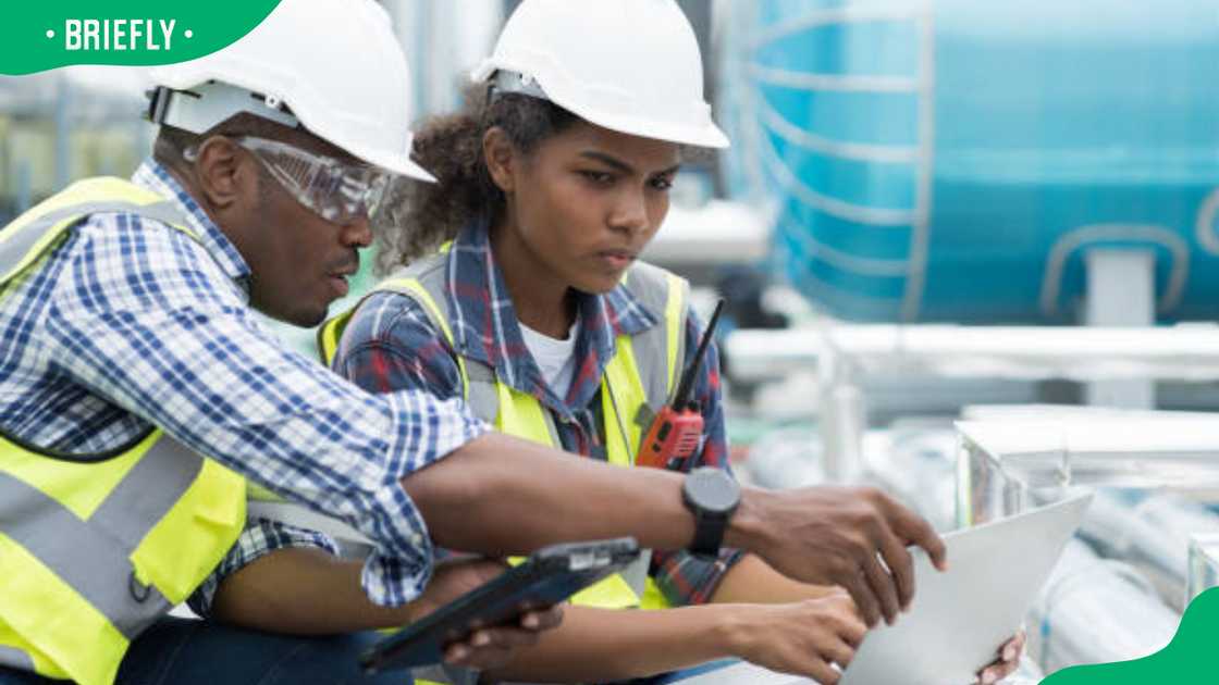 Project managers onsite Project managers onsite