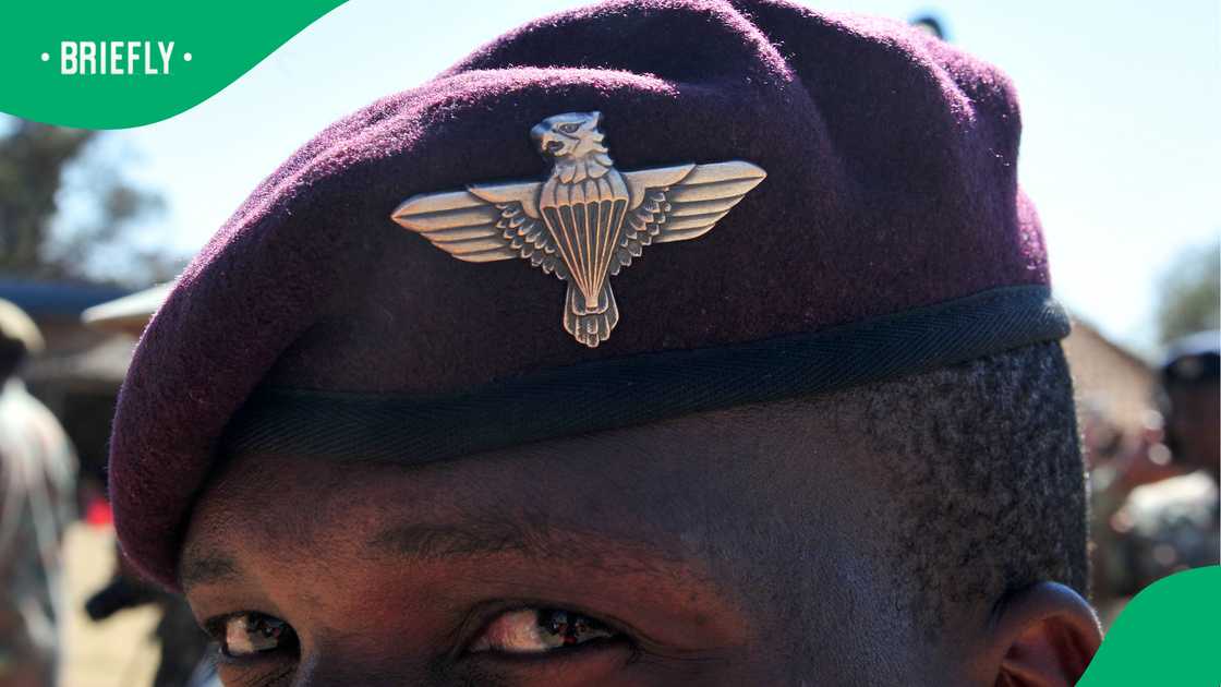 SA soldier’s viral one-handed push-ups impress South Africans