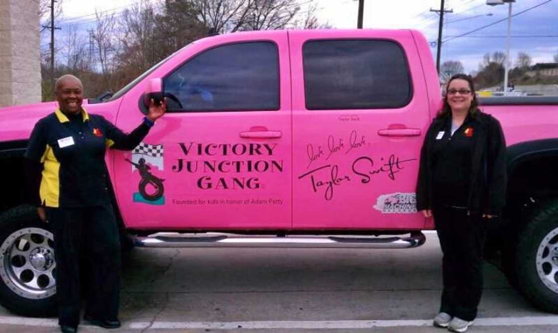 Taylor Swift's cars Taylor Swift's cars