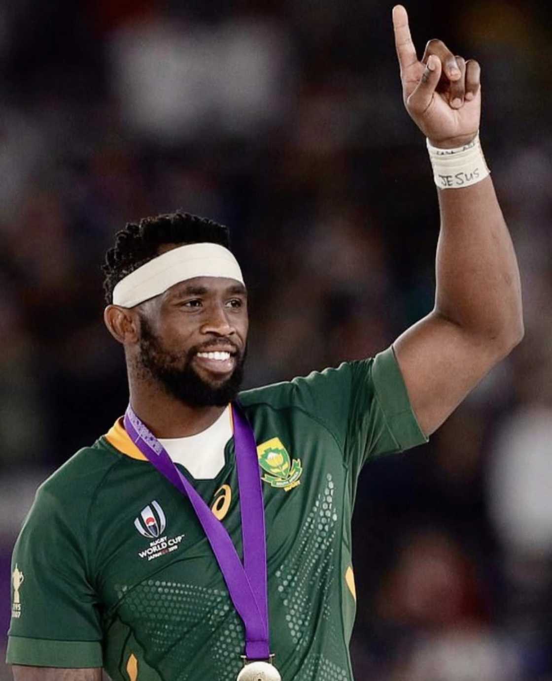 Siya Kolisi and his kids visited a vineyard Siya Kolisi and his kids visited a vineyard