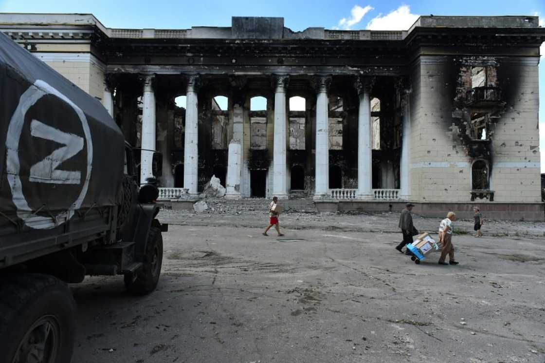 Russia and Ukraine are locked in a long-range shooting battle that is destroying towns Russia and Ukraine are locked in a long-range shooting battle that is destroying towns