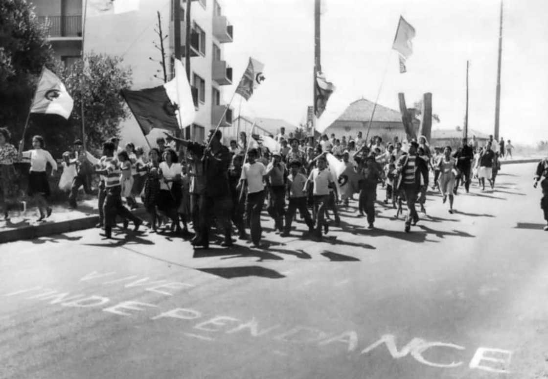 Algerians celebrate independence from France in 1962