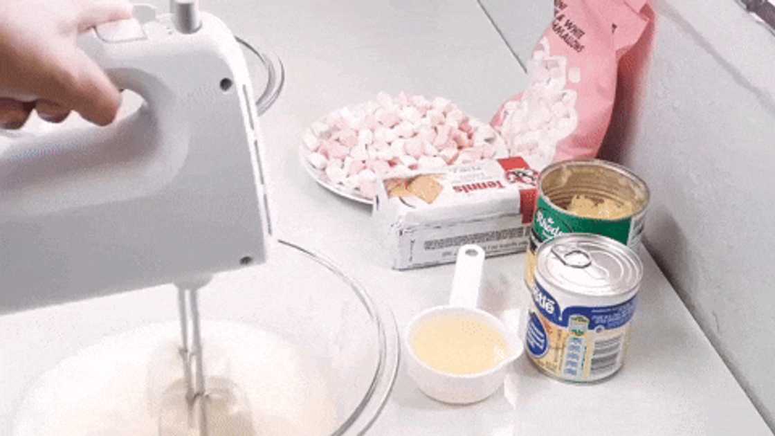 Combining ingredients with a mixer Combining ingredients with a mixer