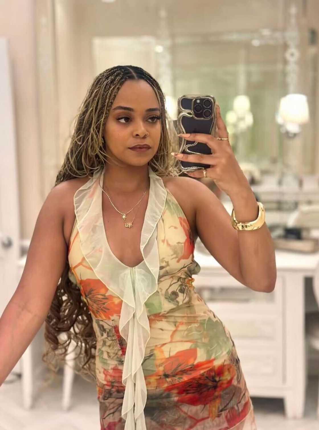 A woman in Cape Town treated Mzansi babes to R100 heels.