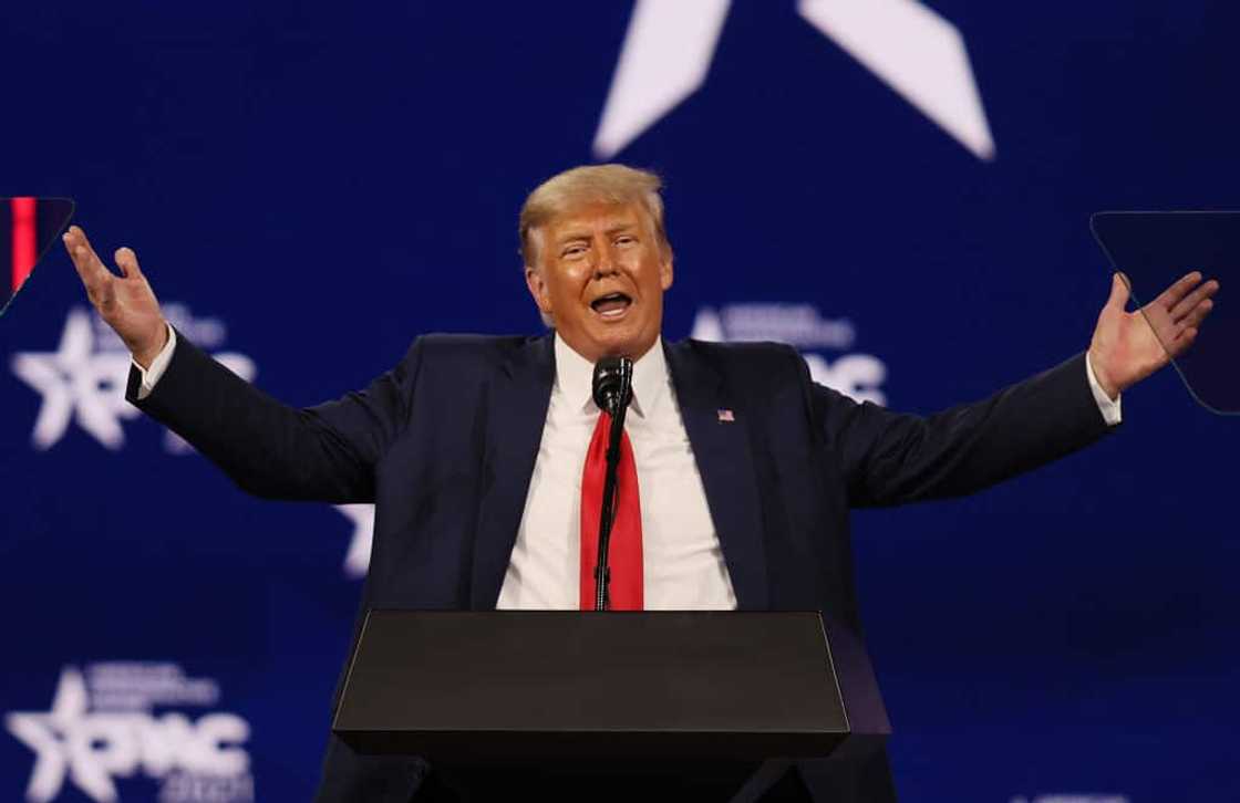 Donald Trump address the masses Donald Trump address the masses