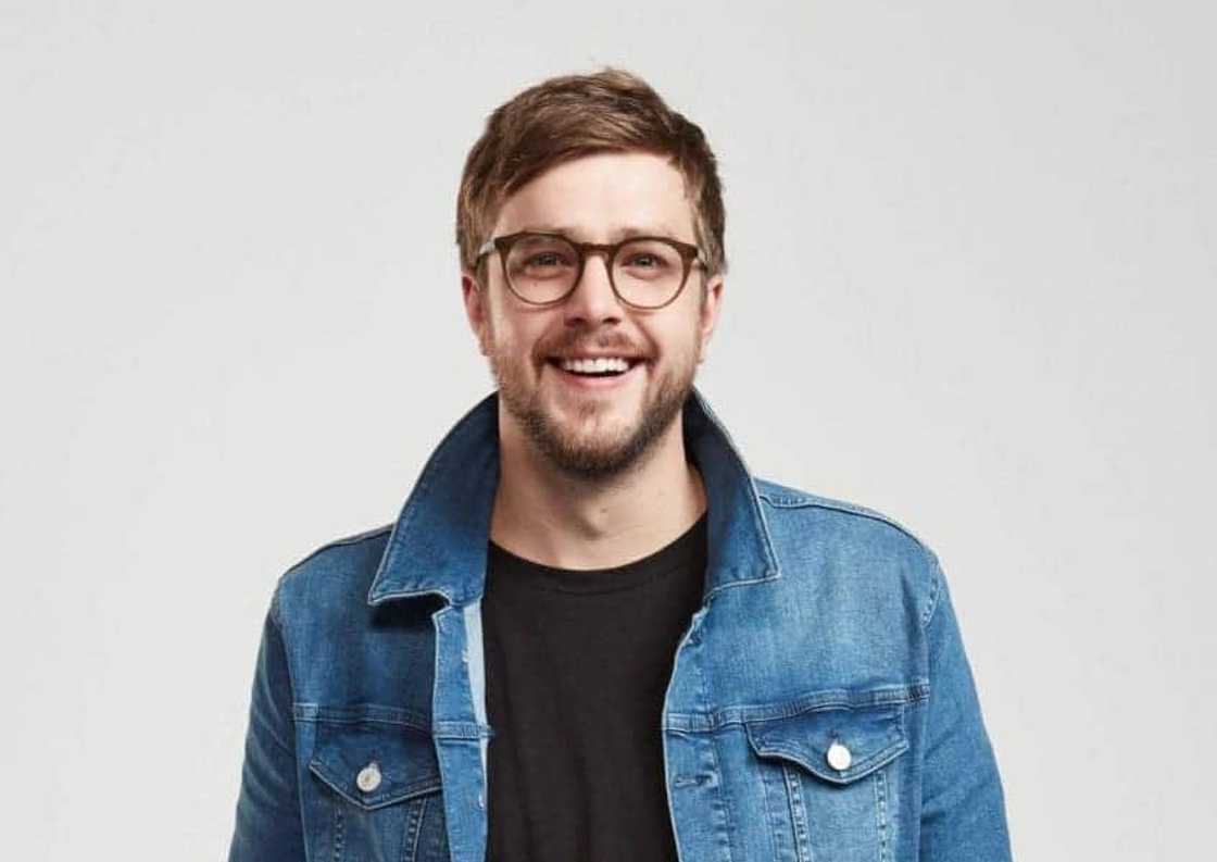 Iain Stirling biography