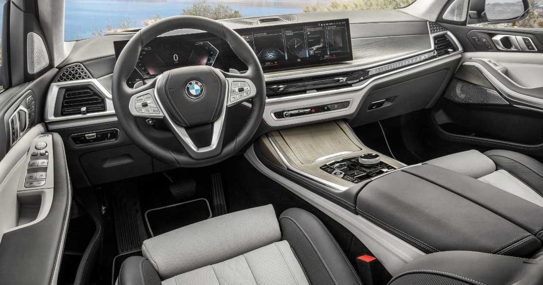 BMW’s Flagship X7, the German Carmaker’s Flagship SUV, Emerges With New Styling, Tech and Mild Hybrid Models BMW’s Flagship X7, the German Carmaker’s Flagship SUV, Emerges With New Styling, Tech and Mild Hybrid Models