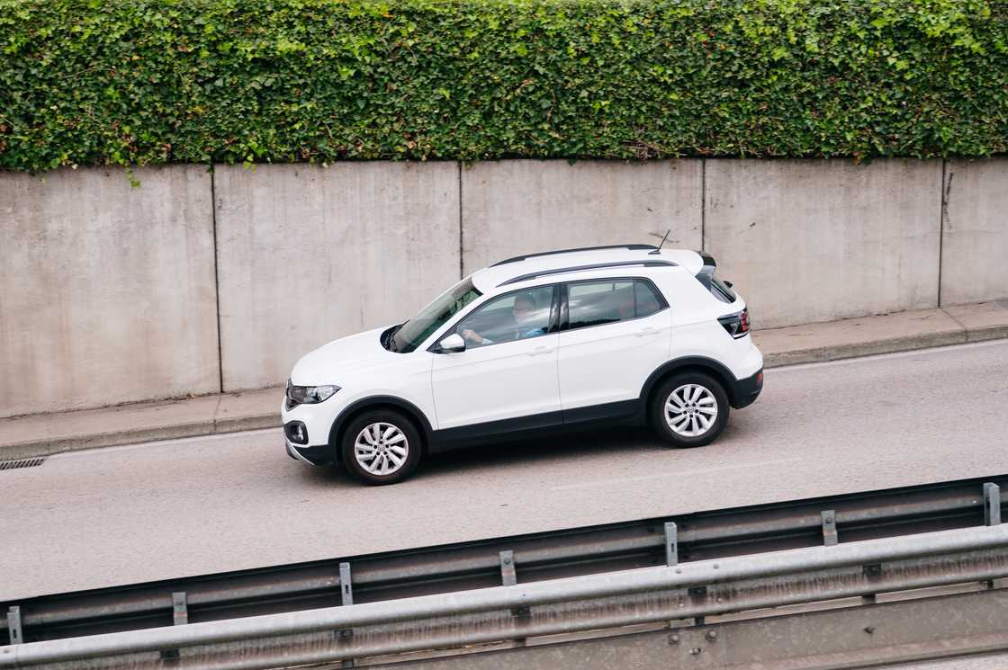 Teacher's Volkswagen T-cross lands in ditch Teacher's Volkswagen T-cross lands in ditch