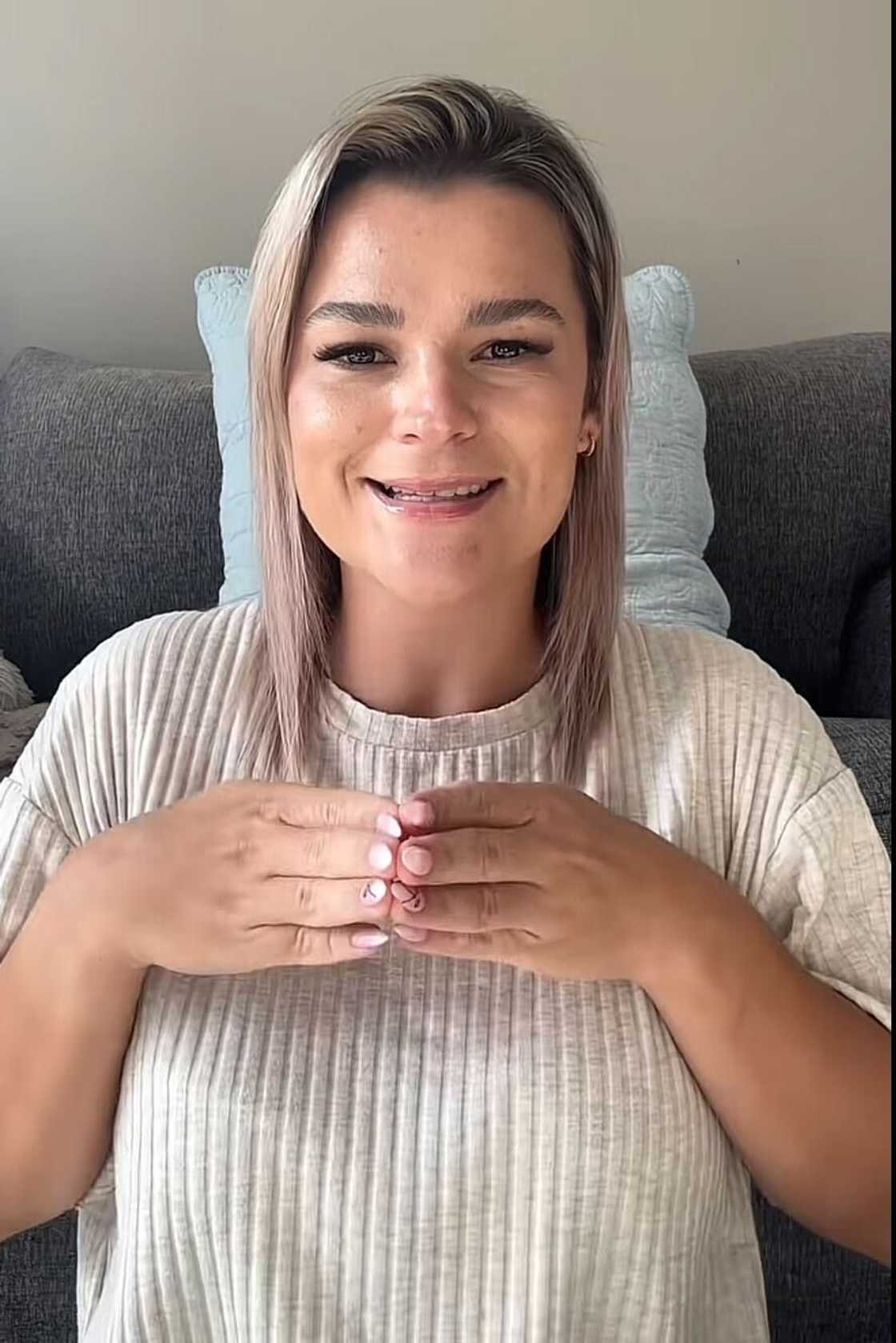 A woman and her daughter captured the online community’s attention with their Afrikaans chat. A woman and her daughter captured the online community’s attention with their Afrikaans chat.