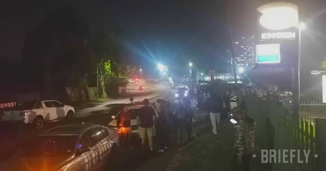 Durban Community, work together, prevent protestors, from entering the suburb Durban Community, work together, prevent protestors, from entering the suburb