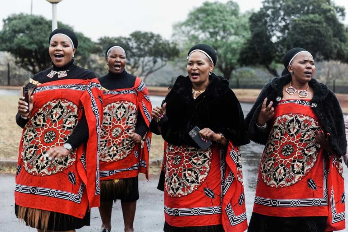 Members from the Zulu royal house at the palace Members from the Zulu royal house at the palace