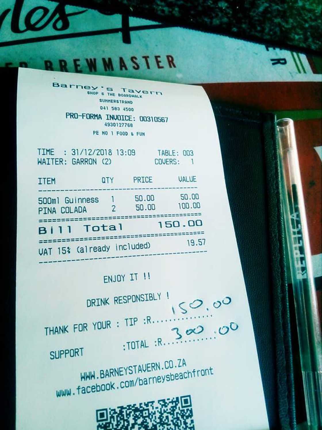 Bartender given 100% tip after couple is refused service from waitress Bartender given 100% tip after couple is refused service from waitress