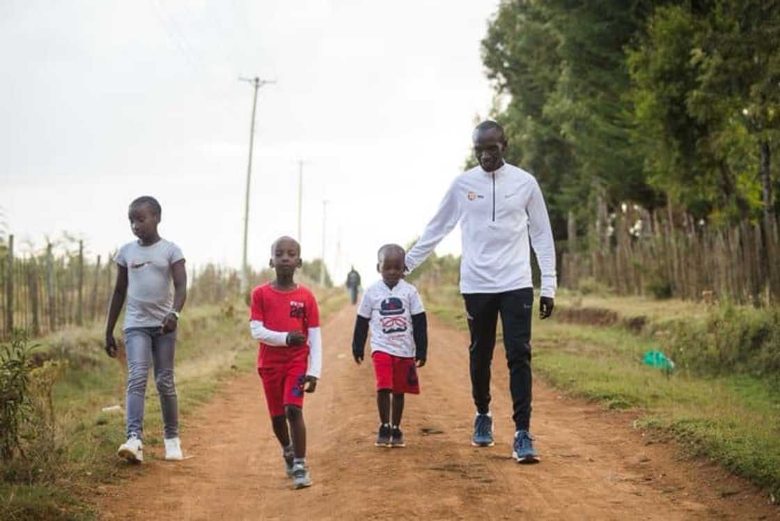 Is Eliud Kipchoge related to Kipchoge Keino? Is Eliud Kipchoge related to Kipchoge Keino?