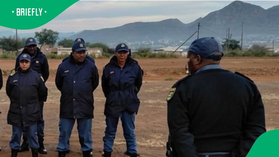 SAPS arest woman violently in video SAPS arest woman violently in video