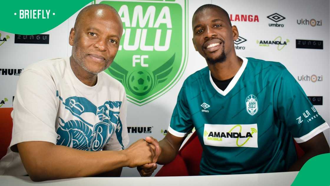 Sandile Mthethwa is welcomed at AmaZulu FC by chairman Sandile Zungu. Sandile Mthethwa is welcomed at AmaZulu FC by chairman Sandile Zungu.