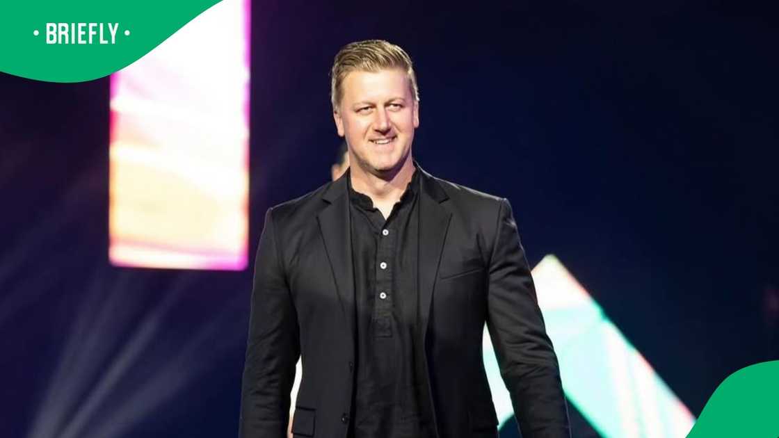 Gareth Cliff weighs in after SIU raids Hangwani Maumela's home Gareth Cliff weighs in after SIU raids Hangwani Maumela's home