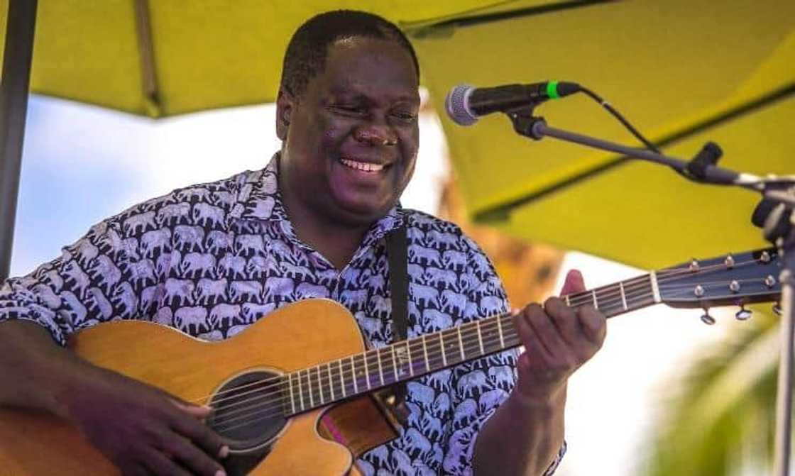 Vusi Mahlasela age