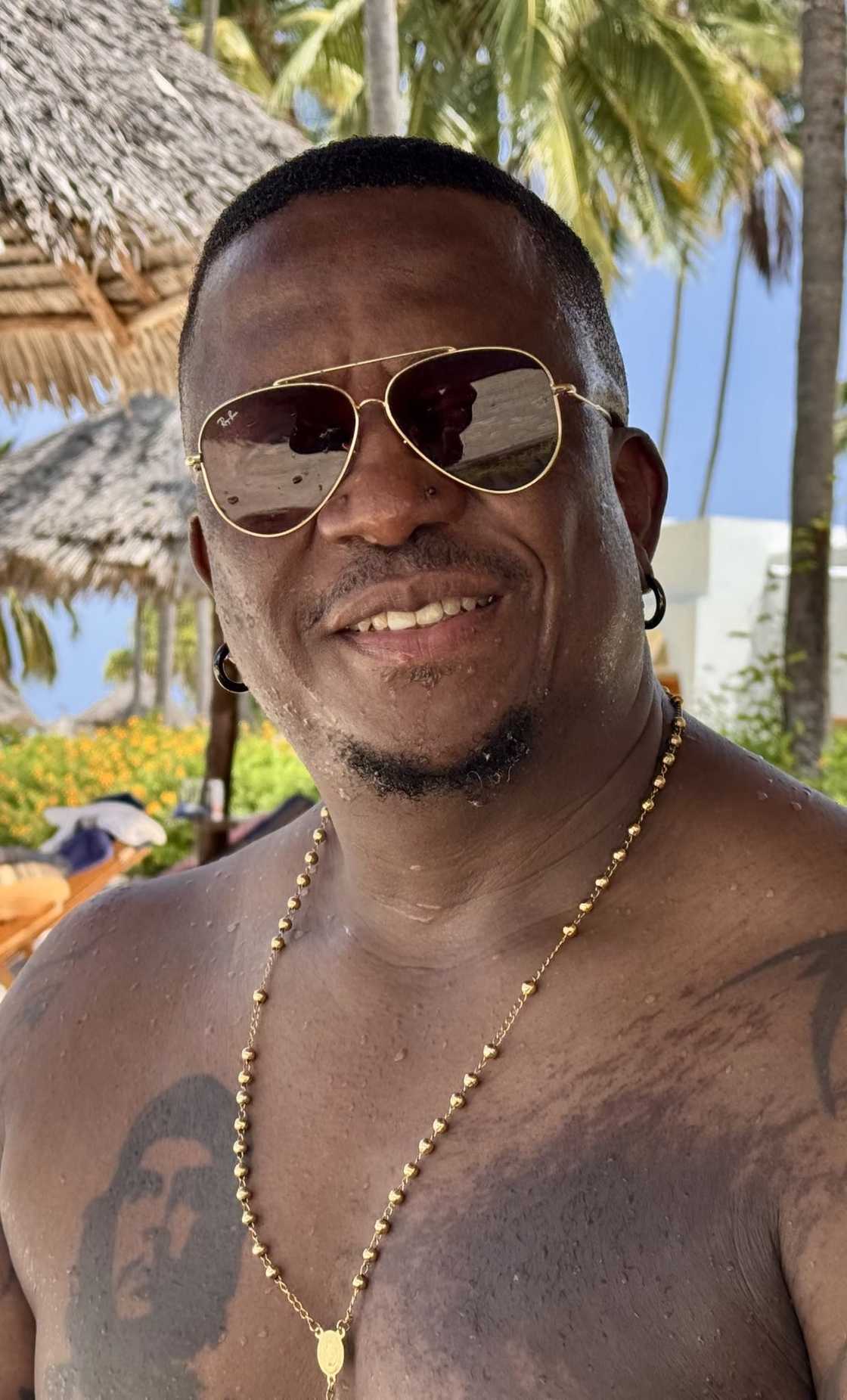 Online users criticised DJ Fresh's photos with Diddy