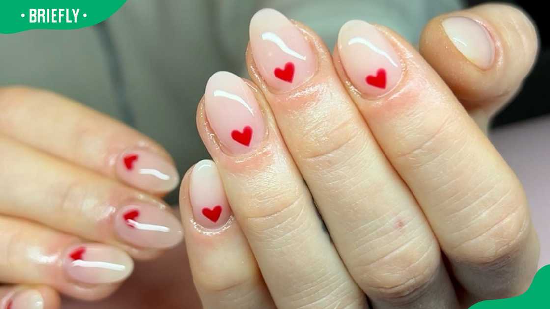 Holiday hears nail design Holiday hears nail design