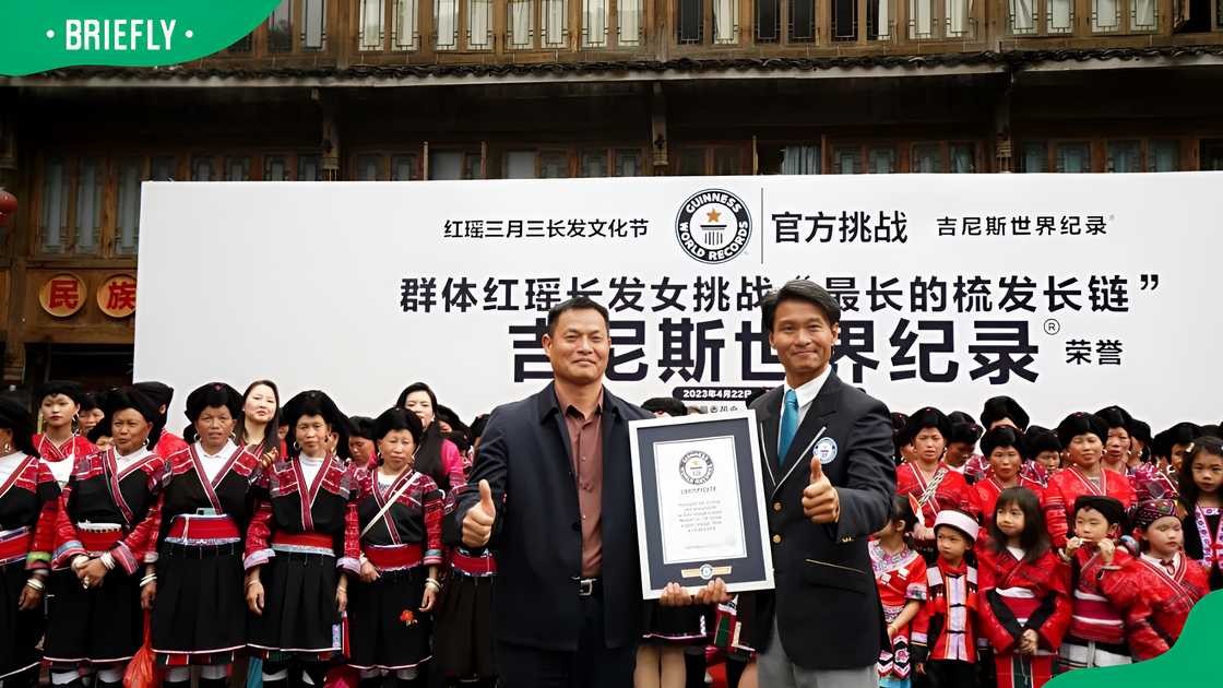 Red Yao women's hair record