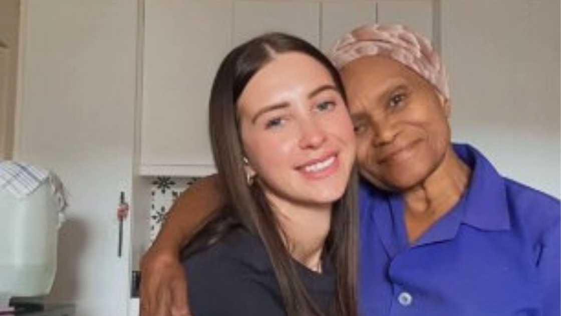 Woman showed how gracefully her family's domestic worker is aging Woman showed how gracefully her family's domestic worker is aging