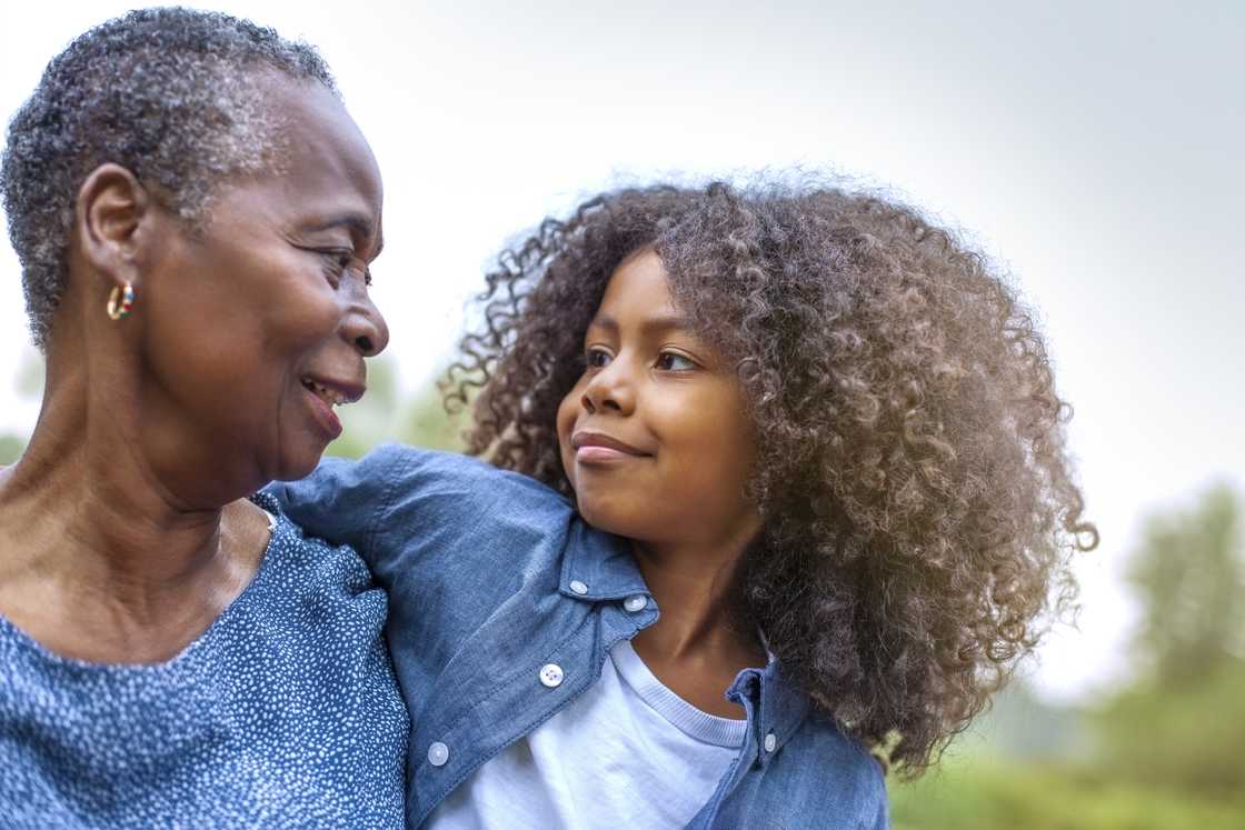 Social media users thanked an old lady for standing for standing up for others Social media users thanked an old lady for standing for standing up for others