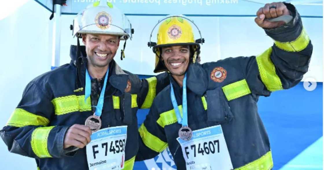 Jermaine Carelse and Renaldo Duncan ran the Two Oceans marathon in full firemen gear Jermaine Carelse and Renaldo Duncan ran the Two Oceans marathon in full firemen gear