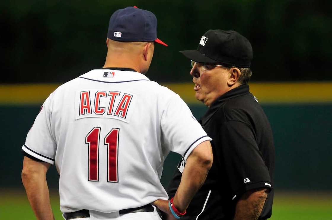 Do MLB umpires fly first class? Do MLB umpires fly first class?