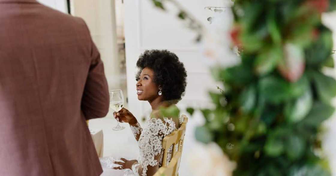 Woman Advises Groom to Buy His Wife Perfume Woman Advises Groom to Buy His Wife Perfume