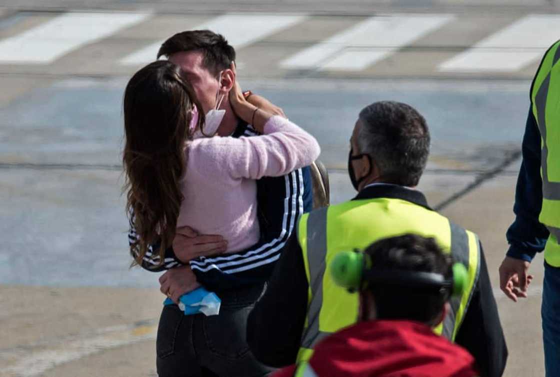 Fans give Lionel Messi special gift while on summer break with his wife Antonela in Miami Fans give Lionel Messi special gift while on summer break with his wife Antonela in Miami