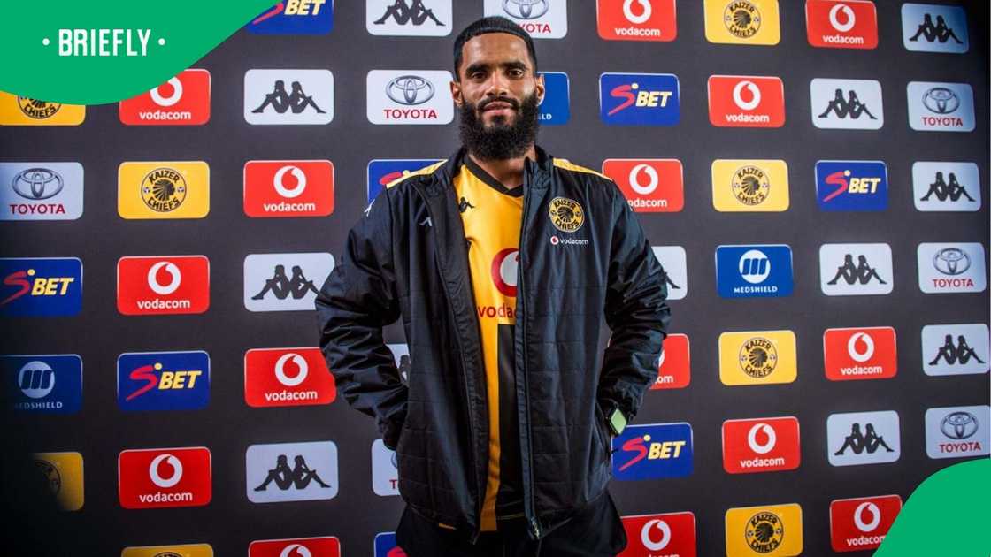 Nasreddine Nabi backs Tashreeq Morris over criticism from Kaizer Chiefs fans. Nasreddine Nabi backs Tashreeq Morris over criticism from Kaizer Chiefs fans.