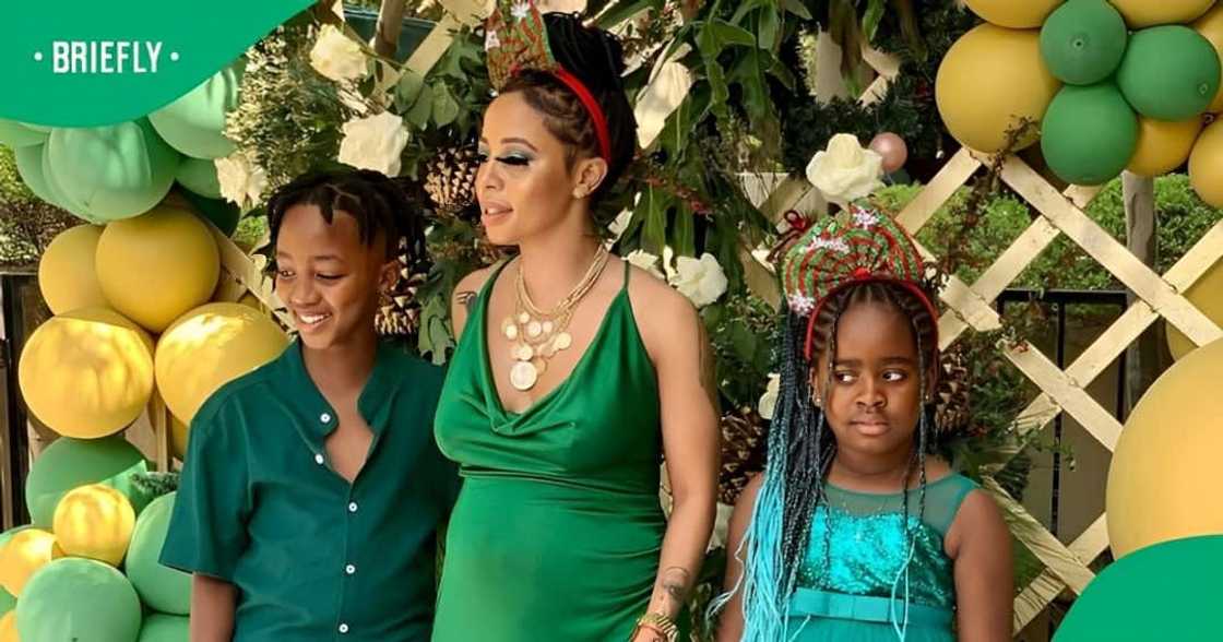 Kelly Khumalo showed off her kids, Thingo and Christian's soccer skills Kelly Khumalo showed off her kids, Thingo and Christian's soccer skills