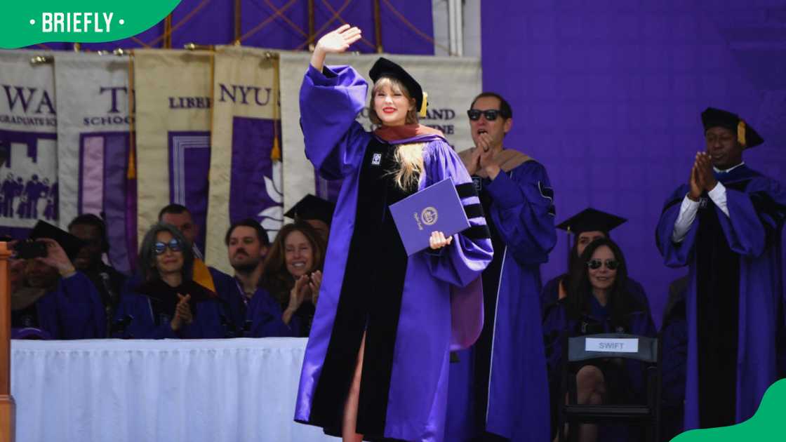 Taylor Swift receives an honorary doctorate of Fine Arts Taylor Swift receives an honorary doctorate of Fine Arts