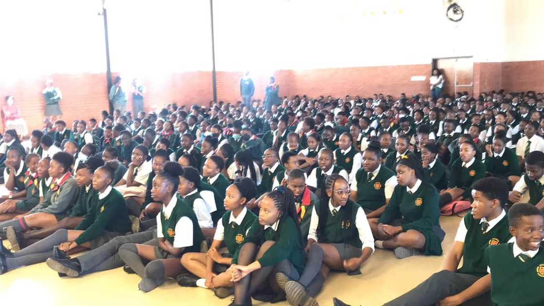 Miss World SA 2023 quarter finalist helps empower youth. Miss World SA 2023 quarter finalist helps empower youth.