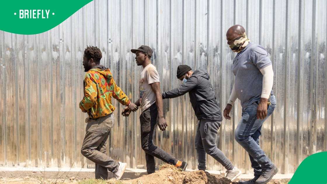 Sections of the Immigration Act pertaining the arrest of undocumented foreigners are to be amended Sections of the Immigration Act pertaining the arrest of undocumented foreigners are to be amended