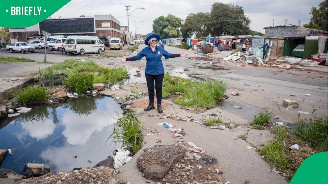 Helen Zille i a Johannesburg suburb.