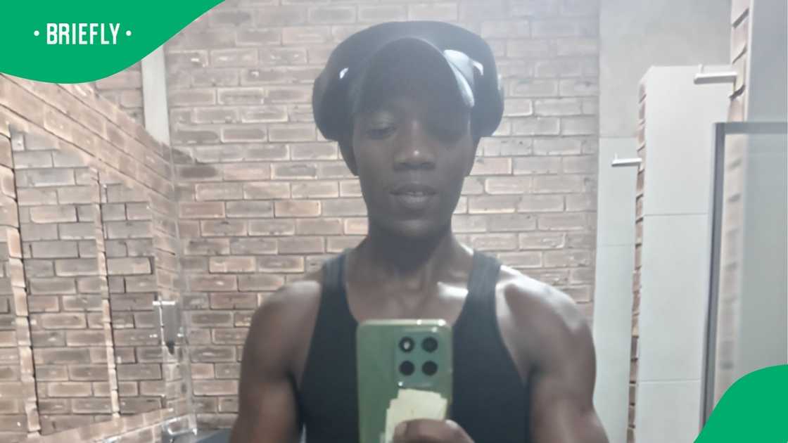 Man and colleagues load crates with insane skill