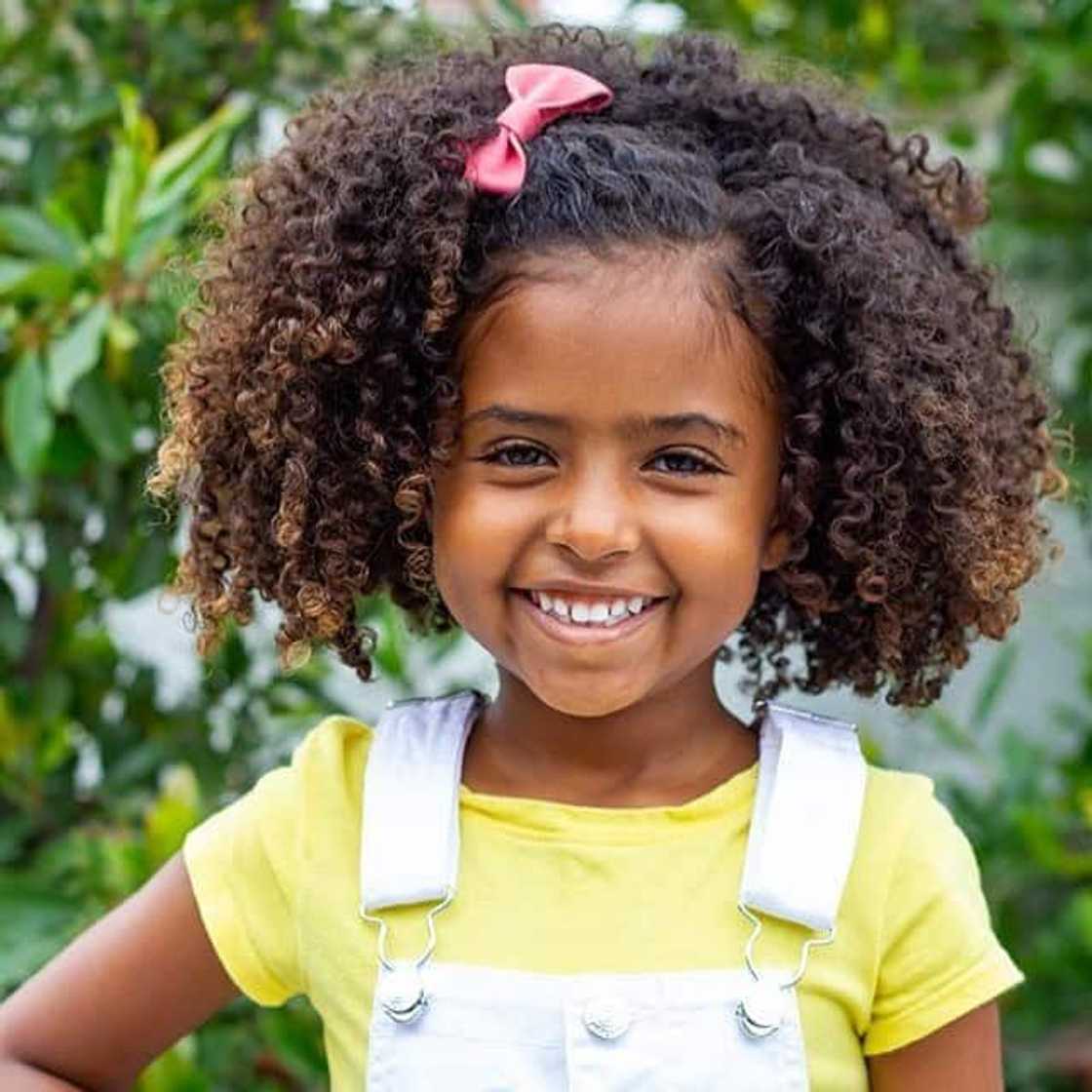 Side part with a bow Side part with a bow