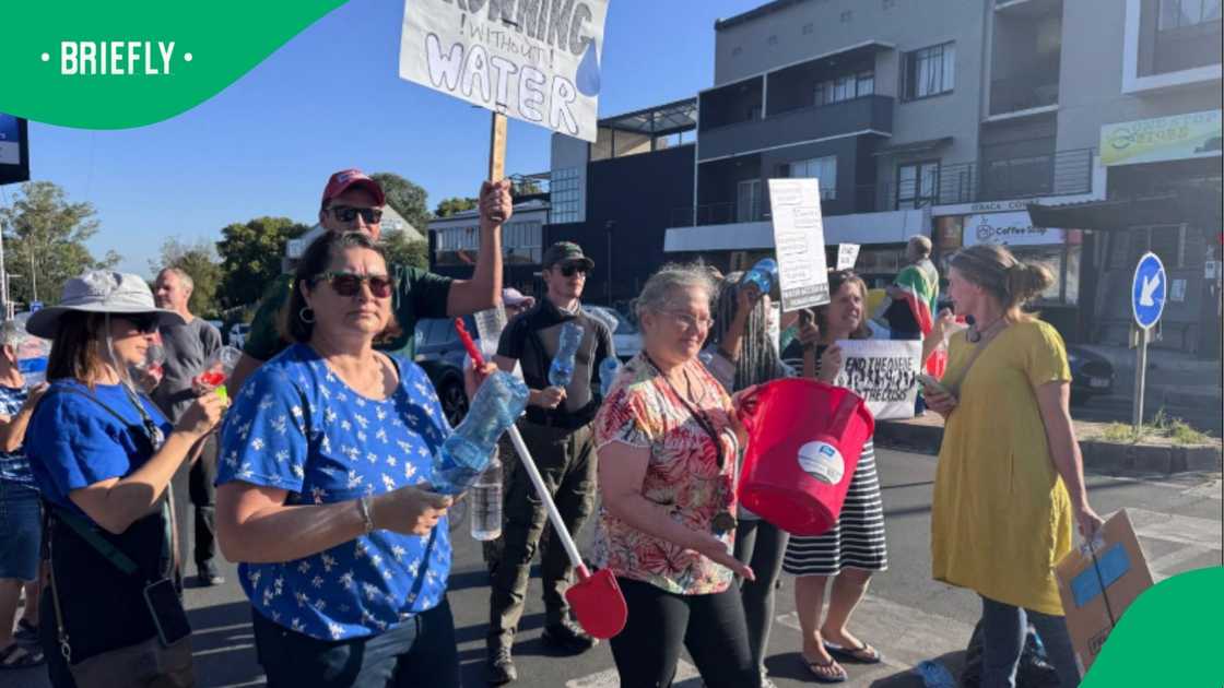 He told the crowd that officials do not receive special treatment when taps run dry. He told the crowd that officials do not receive special treatment when taps run dry.