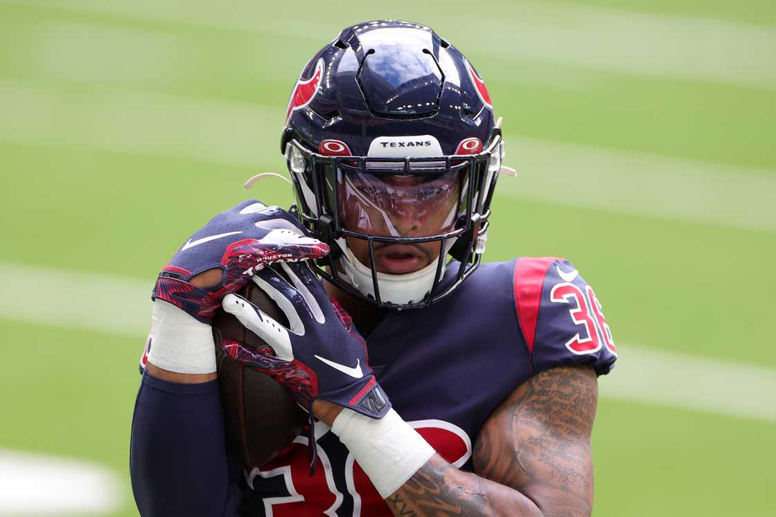 Jonathan Owens at NRG Stadium in Houston, Texas