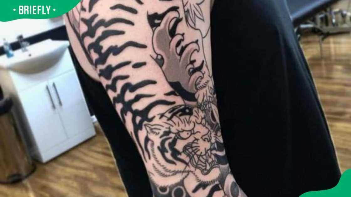 Japanese tiger and waves tattoo design Japanese tiger and waves tattoo design