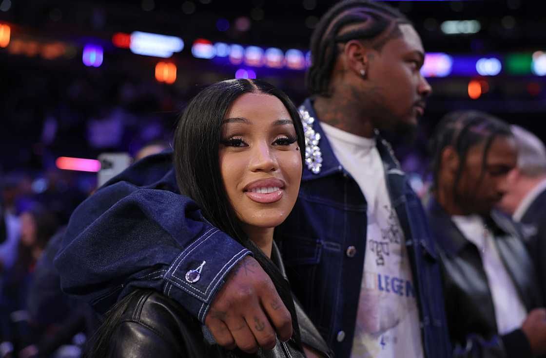 Cardi B and Stefon are still dating.