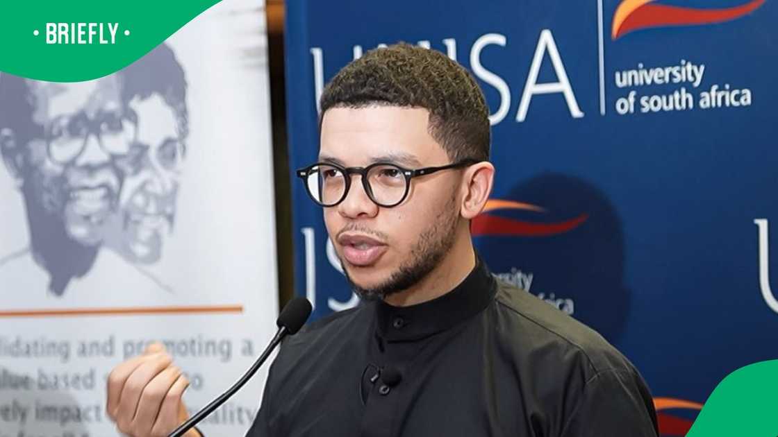 Sizwe Mpofu-Walsh discloses his parents' age gap Sizwe Mpofu-Walsh discloses his parents' age gap