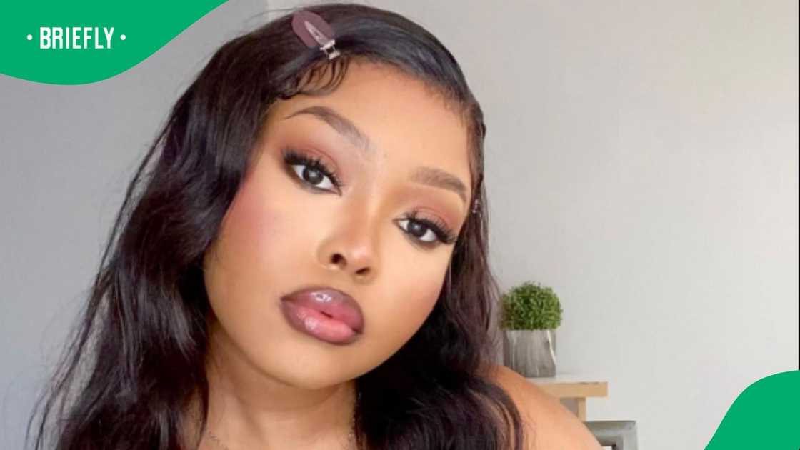 A local woman bought a headboard from Takealot. A local woman bought a headboard from Takealot.