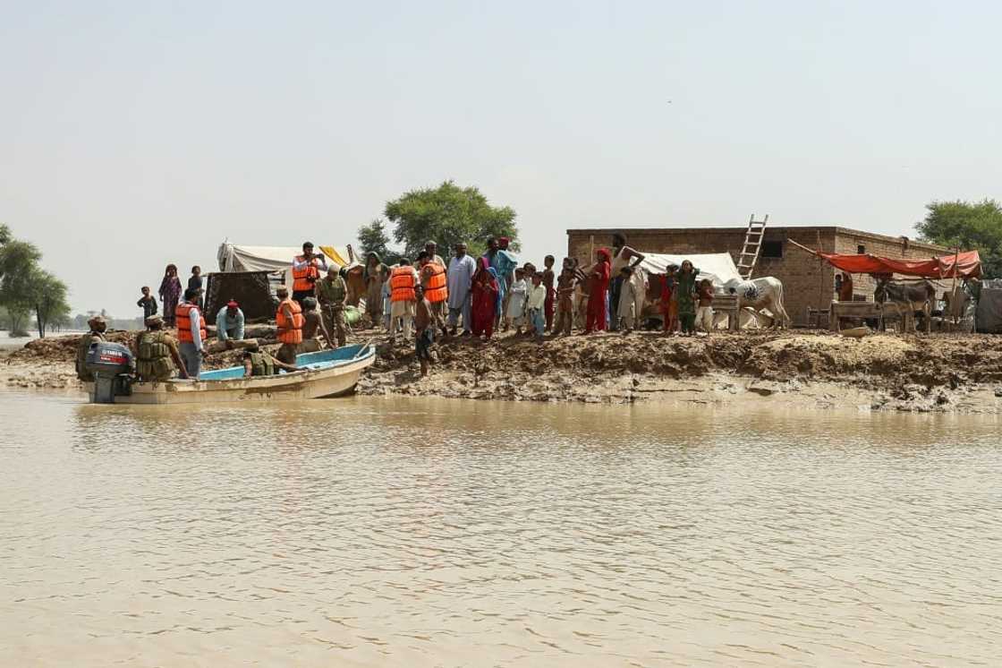 Pakistan soldiers evacuate stranded farmers Rajanpur district of Punjab province Pakistan soldiers evacuate stranded farmers Rajanpur district of Punjab province