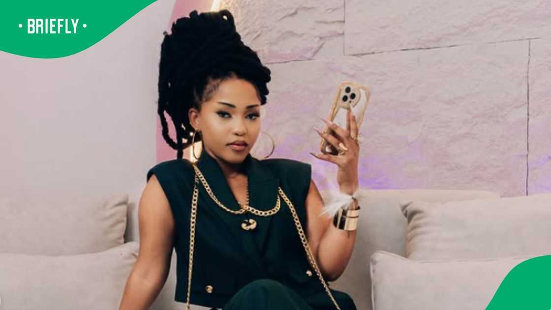 Zee Nxumalo's wardrobe malfunction has SA buzzing.